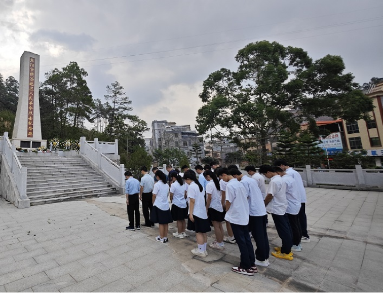 祭英烈傳紅色基因，擔(dān)使命踐行復(fù)興夢——惠州理工學(xué)校開展清明祭英烈活動192.png